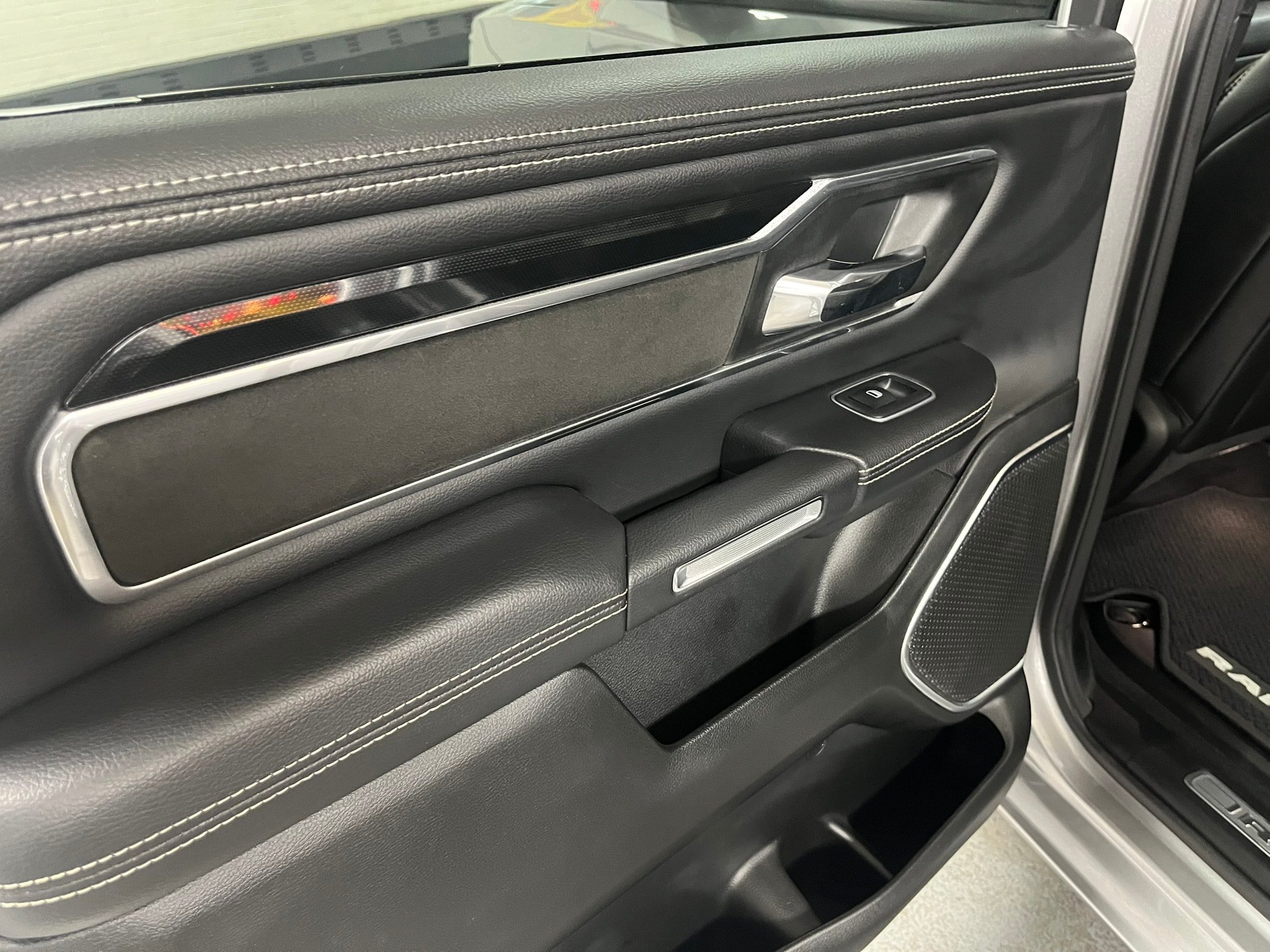 Used 2022 RAM 1500 Laramie w/ Sport Appearance Package AWD/4WD image 22