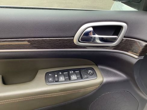 Used 2011 Jeep Grand Cherokee 70th Anniversary RWD image 10