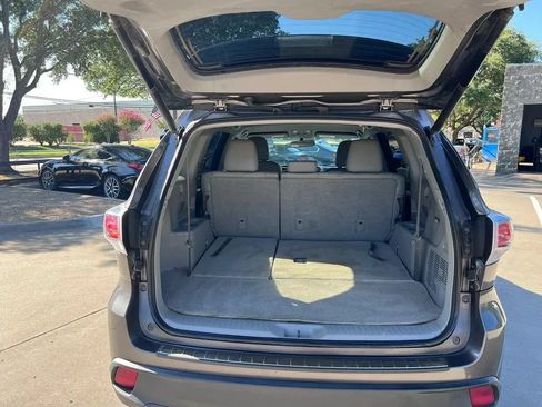 Used 2015 Toyota Highlander Plus FWD image 13