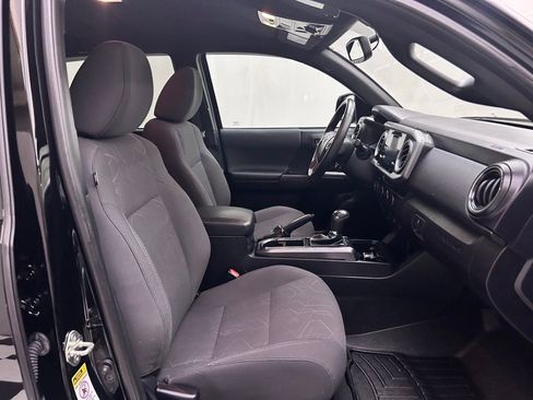 Used 2017 Toyota Tacoma 4x4 Double Cab image 17