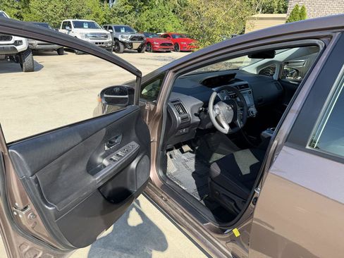 Used 2015 Toyota Prius V Three FWD image 10