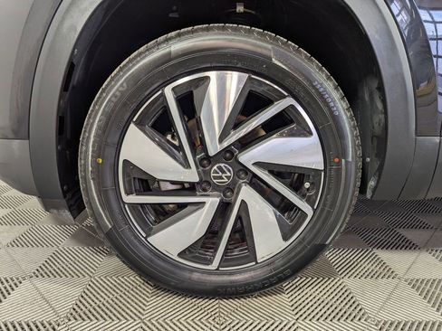 Used 2024 Volkswagen Atlas SE image 16