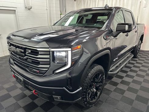 Used 2024 GMC Sierra 1500 AT4 w/ Technology Package AWD/4WD image 5