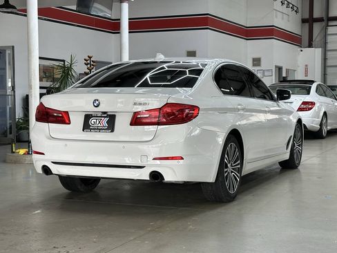 Used 2020 BMW 530i w/ Convenience Package RWD image 2
