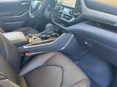 New 2026 Toyota Highlander Limited AWD/4WD image 18