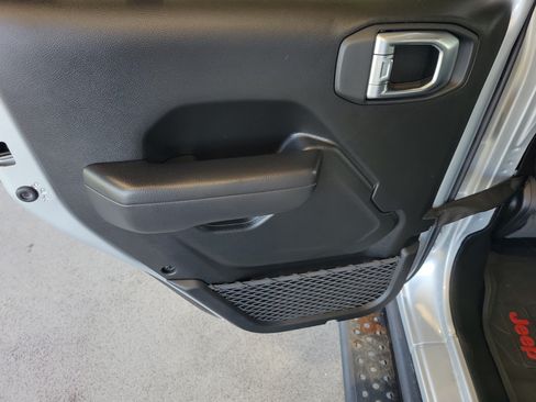 Used 2023 Jeep Wrangler Unlimited Rubicon AWD/4WD image 11