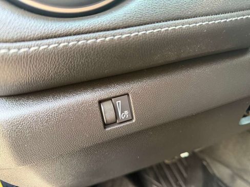Used 2023 Chevrolet Colorado LT AWD/4WD image 14