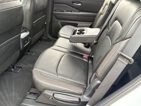 Certified 2025 Nissan Pathfinder SL image 33