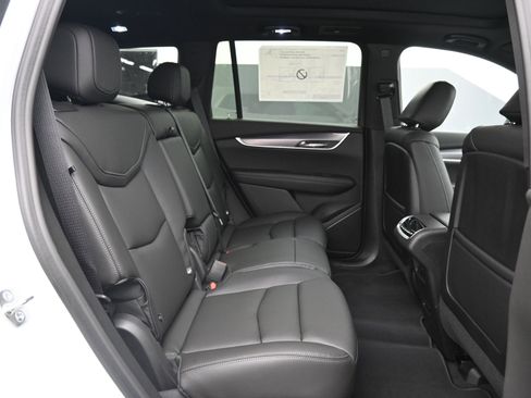 New 2025 Cadillac XT6 Luxury image 12