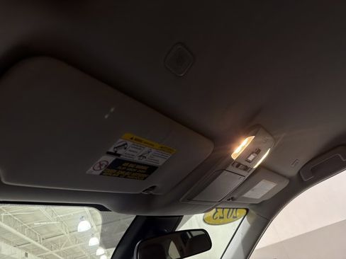 Used 2023 Toyota Highlander L FWD image 10