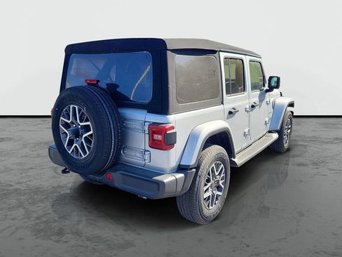 Used 2024 Jeep Wrangler Unlimited Sahara AWD/4WD image 2