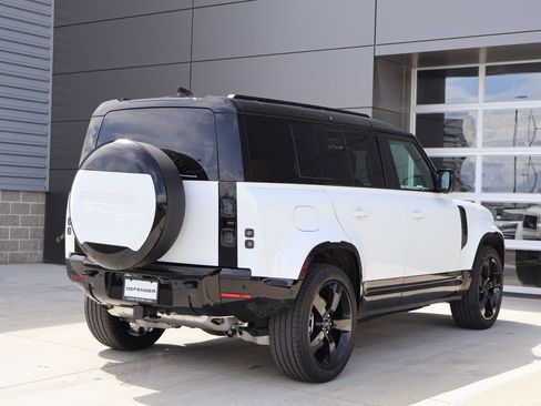 New 2026 Land Rover Defender 110 X-Dynamic SE image 5