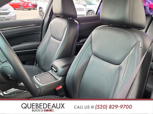 Used 2017 Chrysler 300 Limited image 11