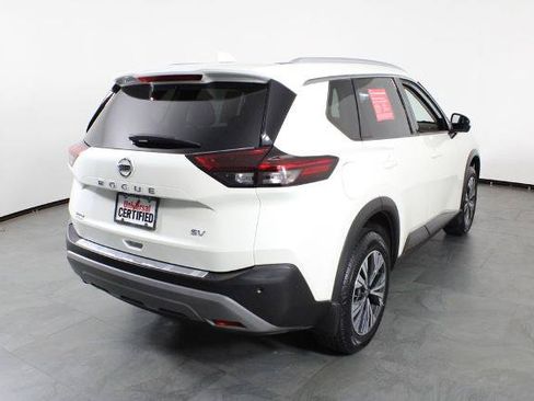 Certified 2021 Nissan Rogue SV w/ Premium Package FWD image 4