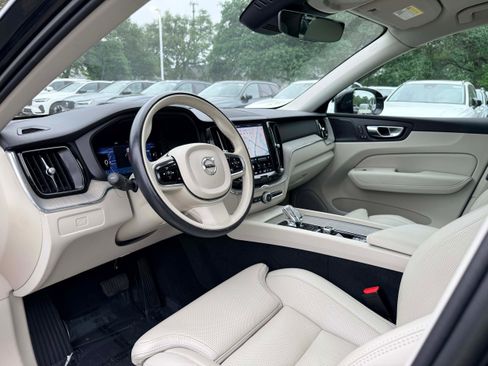 Certified 2023 Volvo XC60 B5 Ultimate w/ Climate Package FWD image 11