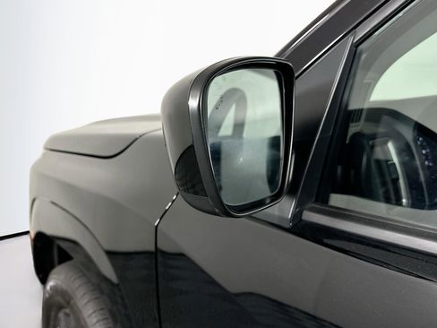 Used 2025 Nissan Frontier SV w/ SV Convenience Package RWD image 16