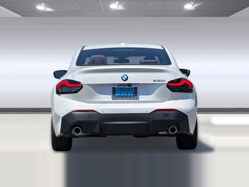 Used 2025 BMW 230i Coupe w/ Premium Package image 9