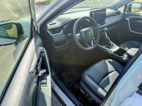 Used 2023 Toyota RAV4 XLE Premium image 8