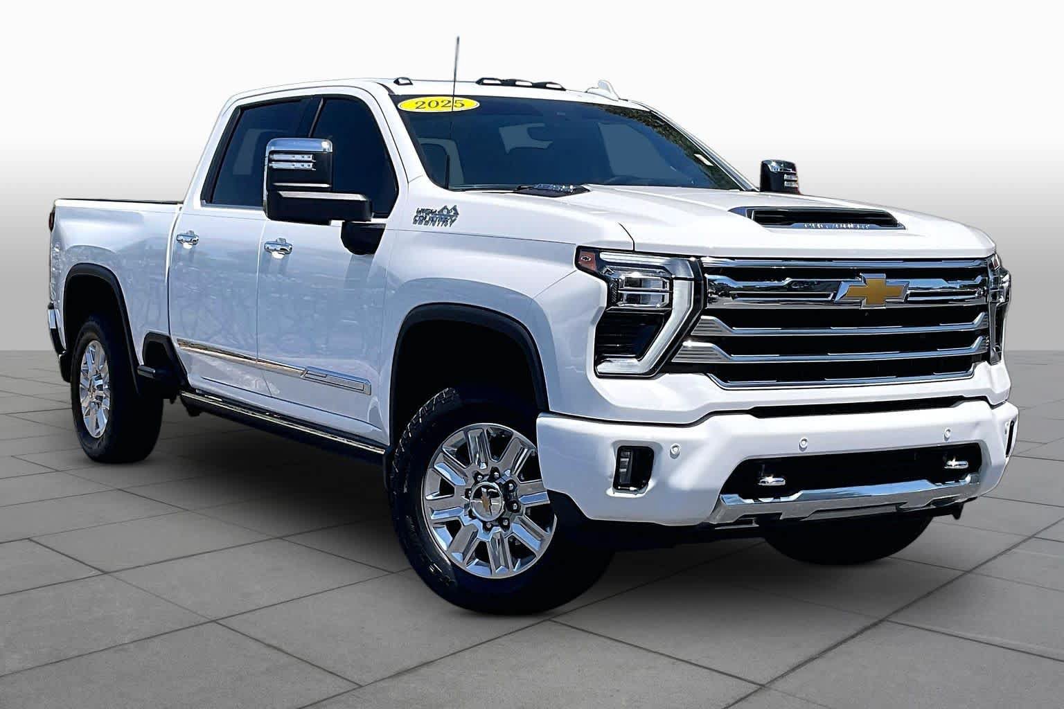 Used 2025 Chevrolet Silverado 2500 High Country w/ High Country Premium Package AWD/4WD image 3