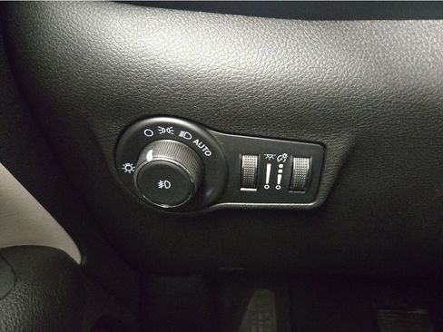 Used 2022 Jeep Compass Limited image 28