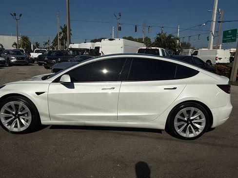 Used 2022 Tesla Model 3 Standard Range RWD image 3