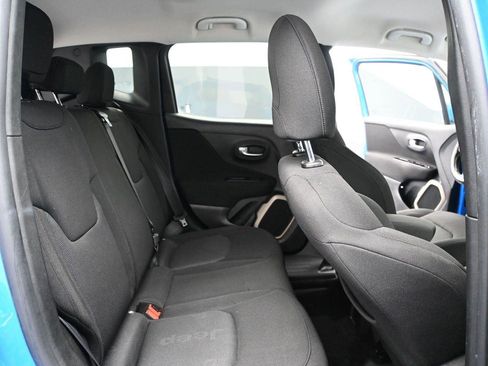 Used 2015 Jeep Renegade Latitude AWD/4WD image 17