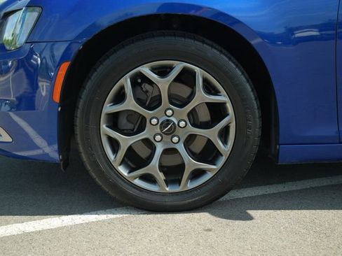 Used 2018 Chrysler 300 S AWD/4WD image 10