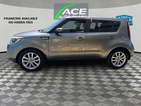 Used 2018 Kia Soul + image 8