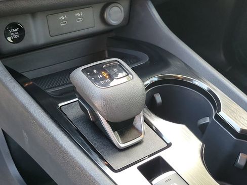 Used 2025 Nissan Rogue SV image 30