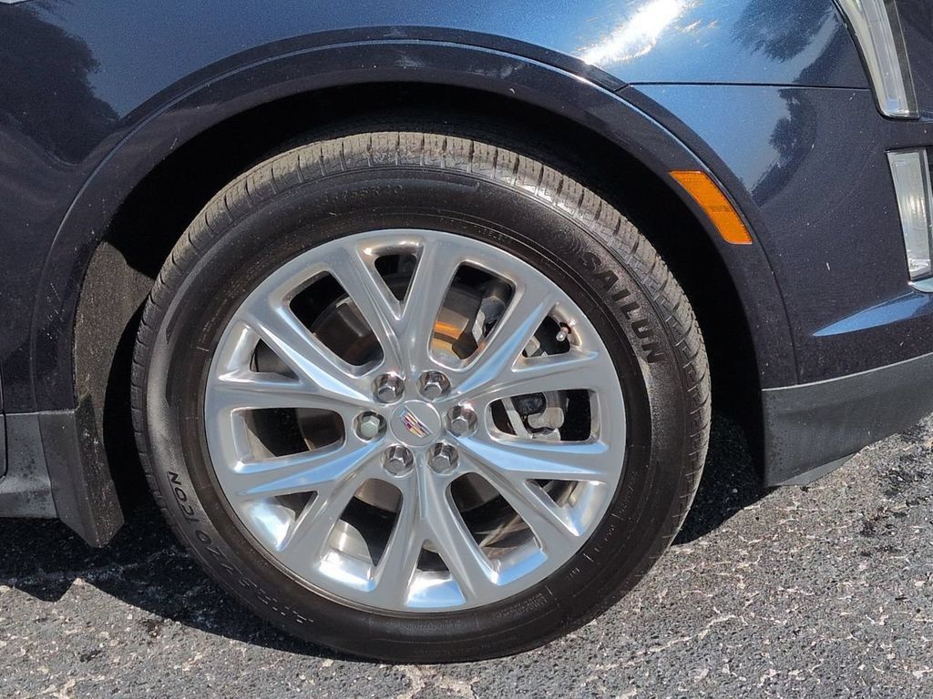 Used 2017 Cadillac XT5 Luxury w/ Driver Awareness Package FWD image 11
