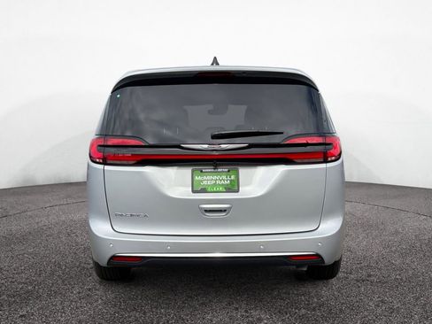 New 2026 Chrysler Pacifica Select FWD image 4