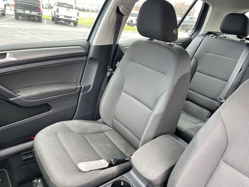 Used 2019 Volkswagen Golf S image 23
