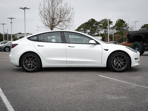 Used 2021 Tesla Model 3 Standard Range Plus image 11
