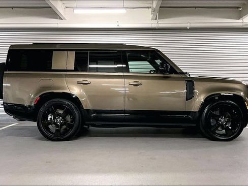 Certified 2025 Land Rover Defender 130 X-Dynamic SE AWD/4WD image 14