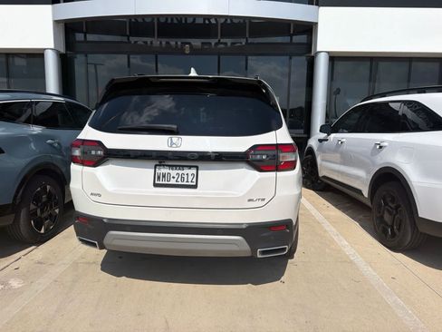 Used 2025 Honda Pilot Elite image 5