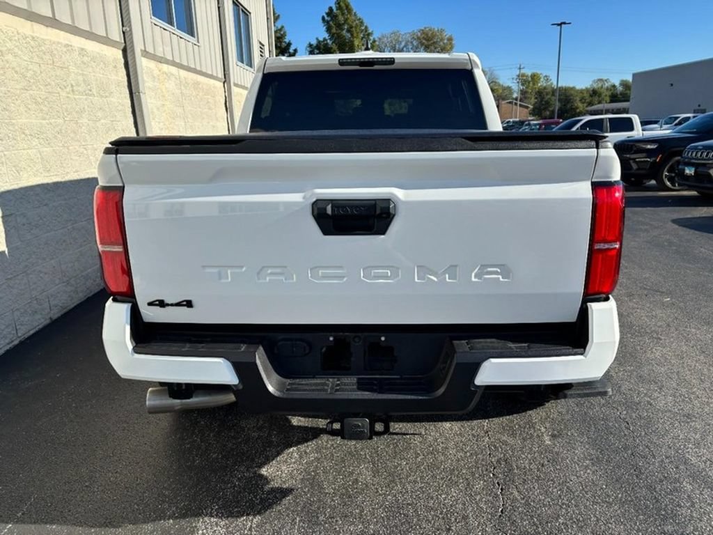 Used 2025 Toyota Tacoma TRD Sport AWD/4WD image 4