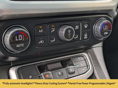 Used 2023 GMC Acadia SLE w/ Driver Convenience Package AWD/4WD image 9
