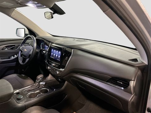 Used 2021 Chevrolet Traverse LT image 31