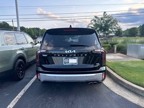 Certified 2024 Kia Telluride EX w/ EX Captain's Chair Package AWD/4WD image 3
