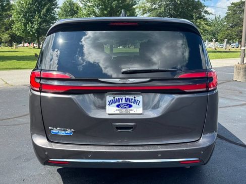 Used 2023 Chrysler Pacifica Touring-L FWD image 24