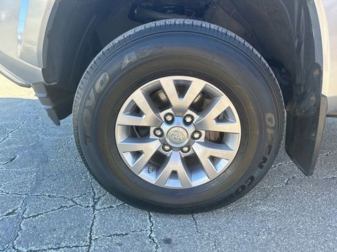 Used 2017 Toyota Tacoma SR5 image 28
