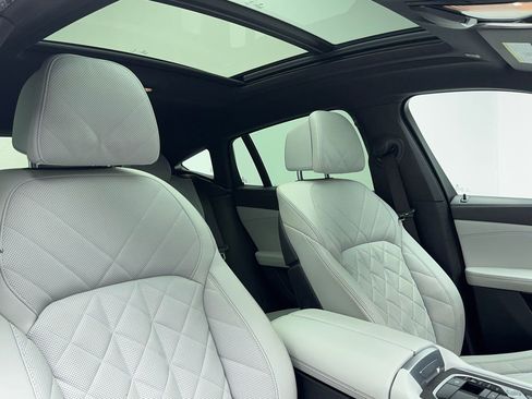 Used 2024 BMW X6 xDrive40i w/ Premium Package image 43