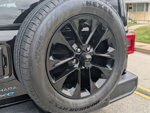 Used 2025 Jeep Wrangler Unlimited Sahara w/ Safety Group image 12