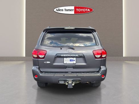 Used 2018 Toyota Sequoia TRD Sport AWD/4WD image 7