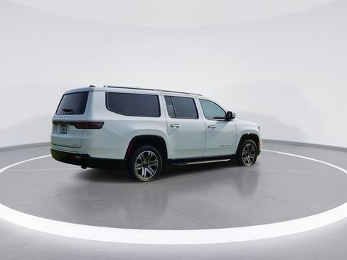 Used 2024 Jeep Wagoneer L Series II w/ Flexible Seating Group AWD/4WD image 8
