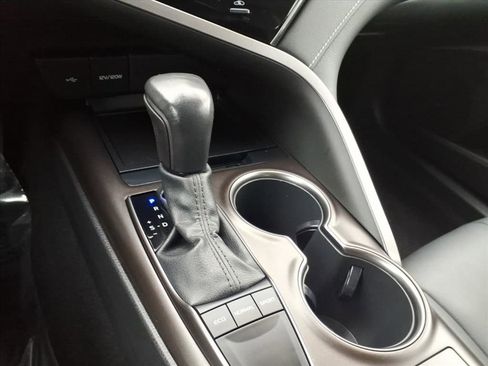 Certified 2022 Toyota Camry SE image 16