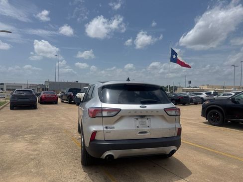 Used 2020 Ford Escape SE FWD image 16