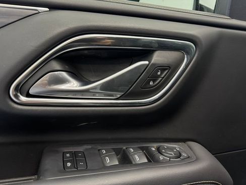 Used 2024 GMC Yukon SLT w/ SLT Luxury Package image 36