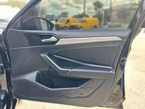 Used 2021 Volkswagen Jetta SE image 27