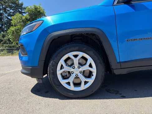 Used 2024 Jeep Compass Latitude AWD/4WD image 6